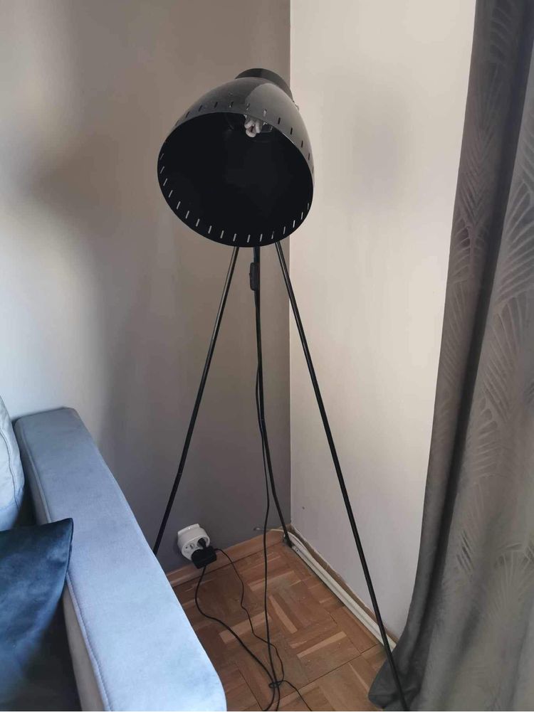 Lampa podlogowa