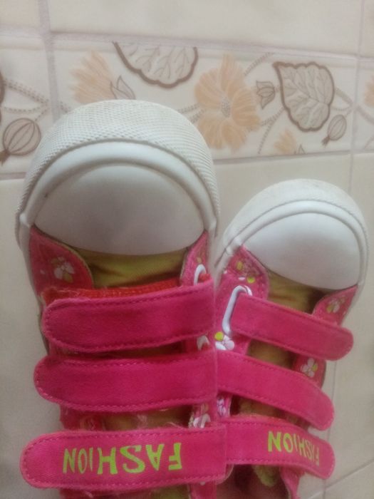 Кеди на дівчинку