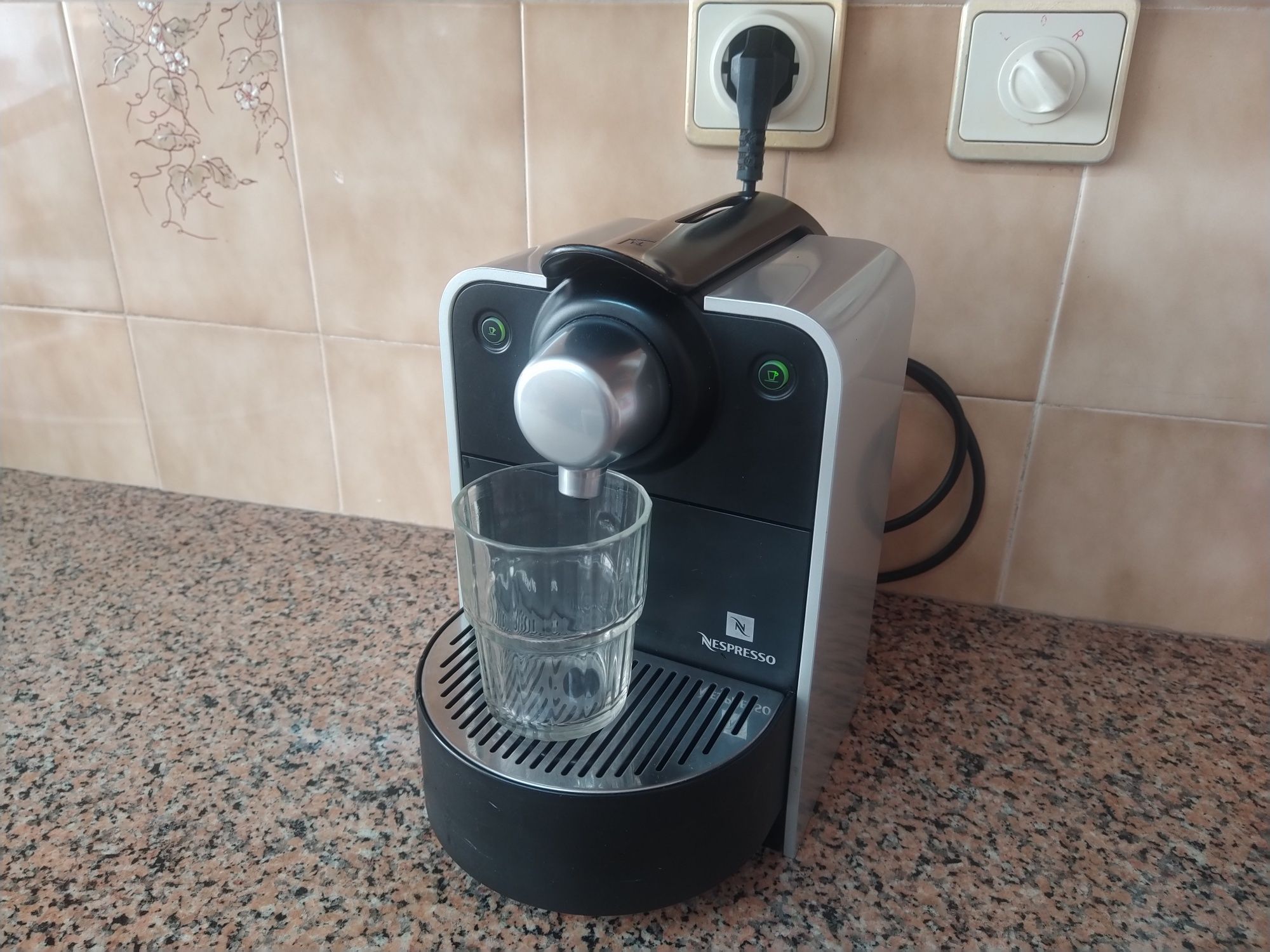 Máquina de café Nespresso Siemens casa quarto apartamento escritório.