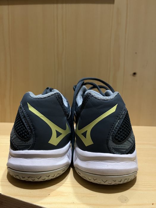 Волейбольные кроссовки mizuno
