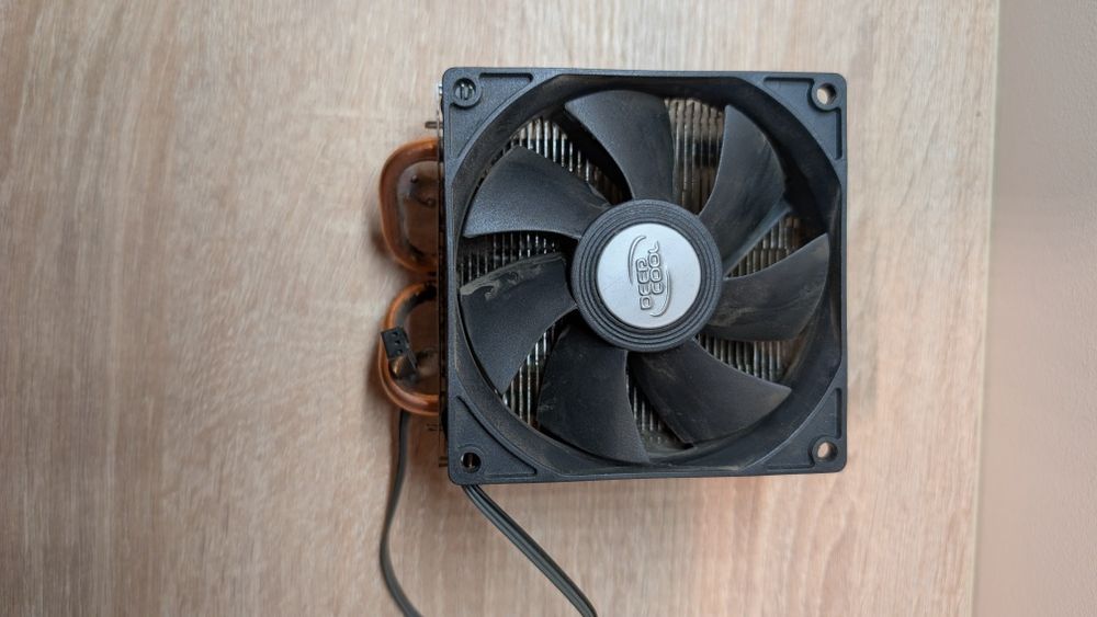 Кулер Deepcool з 2 мідними трубками і болтами кріплення