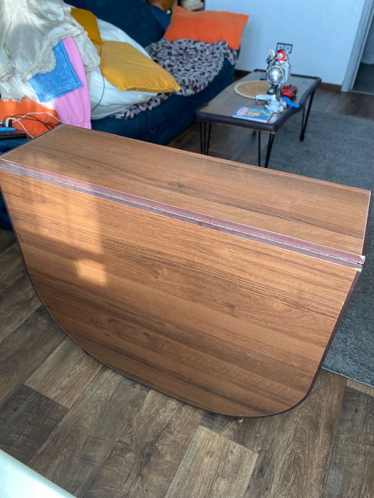 Продадим срочно стол раскладной ,самовывоз