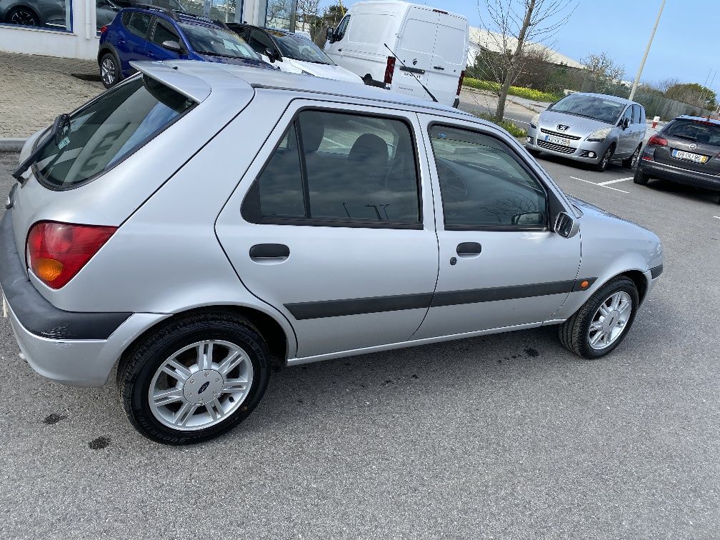 Ford fiesta 2000