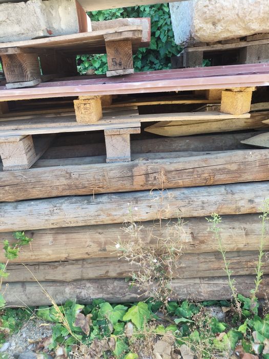 Postes de telecomunicações.