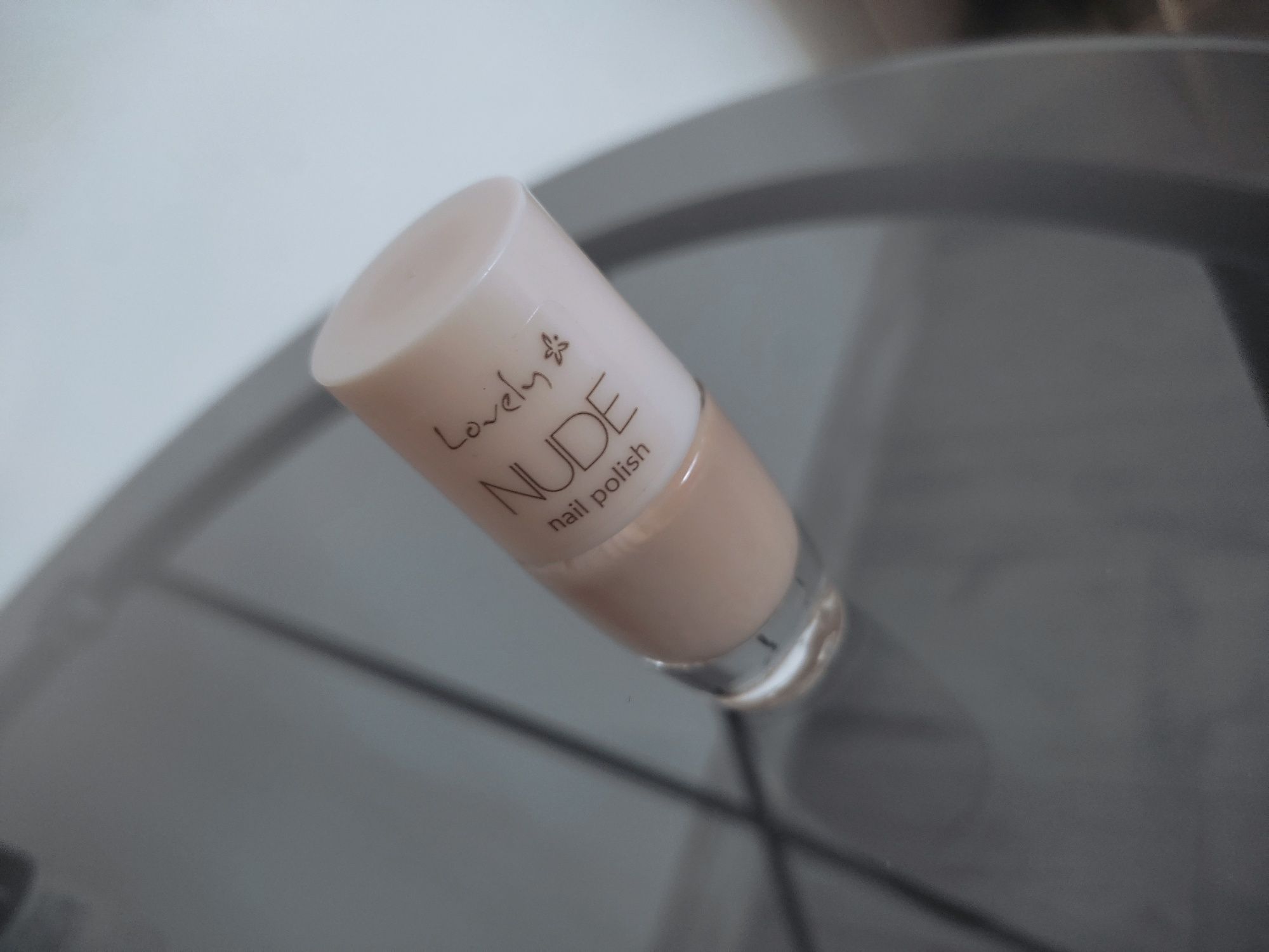 Lakiery do paznokci pastelowe, nude