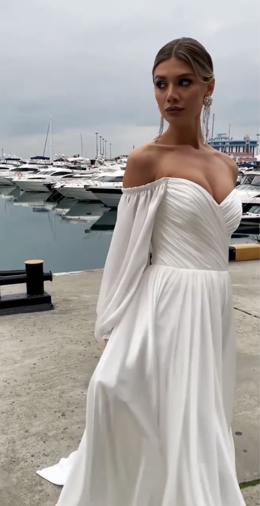 Весільна, святкова біла сукня xs