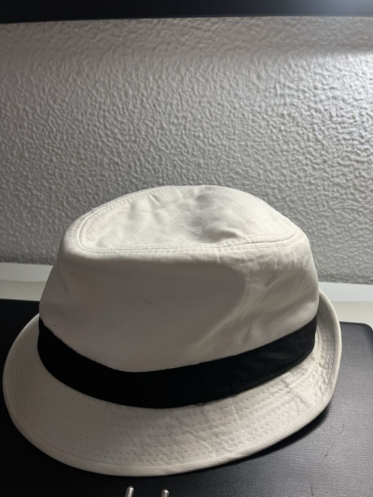Chapeu Branco c/listra preta