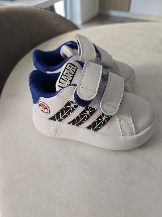Sapatilhas Adidas Marvel Homem Aranha bebé/criança como novas
