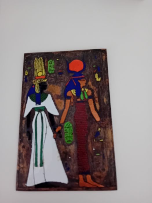 Tabliczka z wizerunkiem Hator i Horusa. Do zawieszenia.