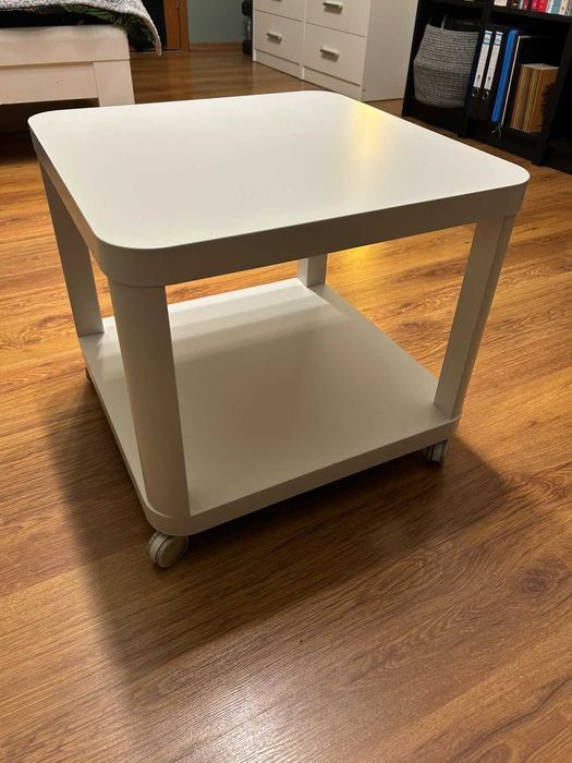 Stolik na kółkach, biały