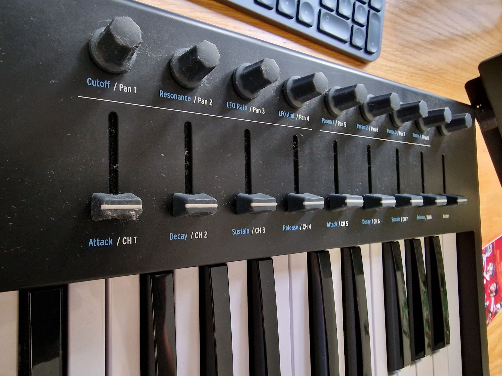Teclado controlador midi arturia essential keys 61