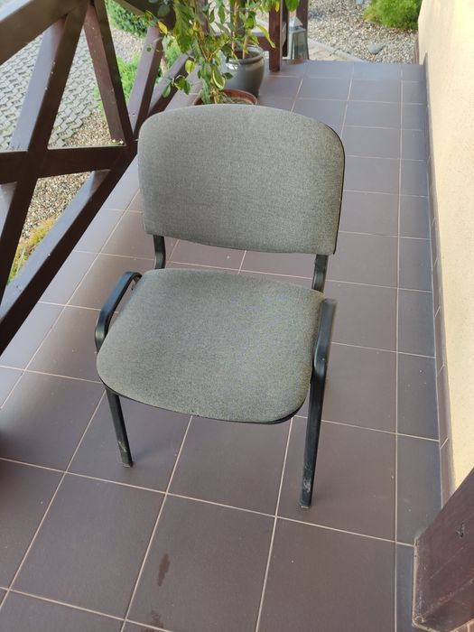 Krzesła ISO szare