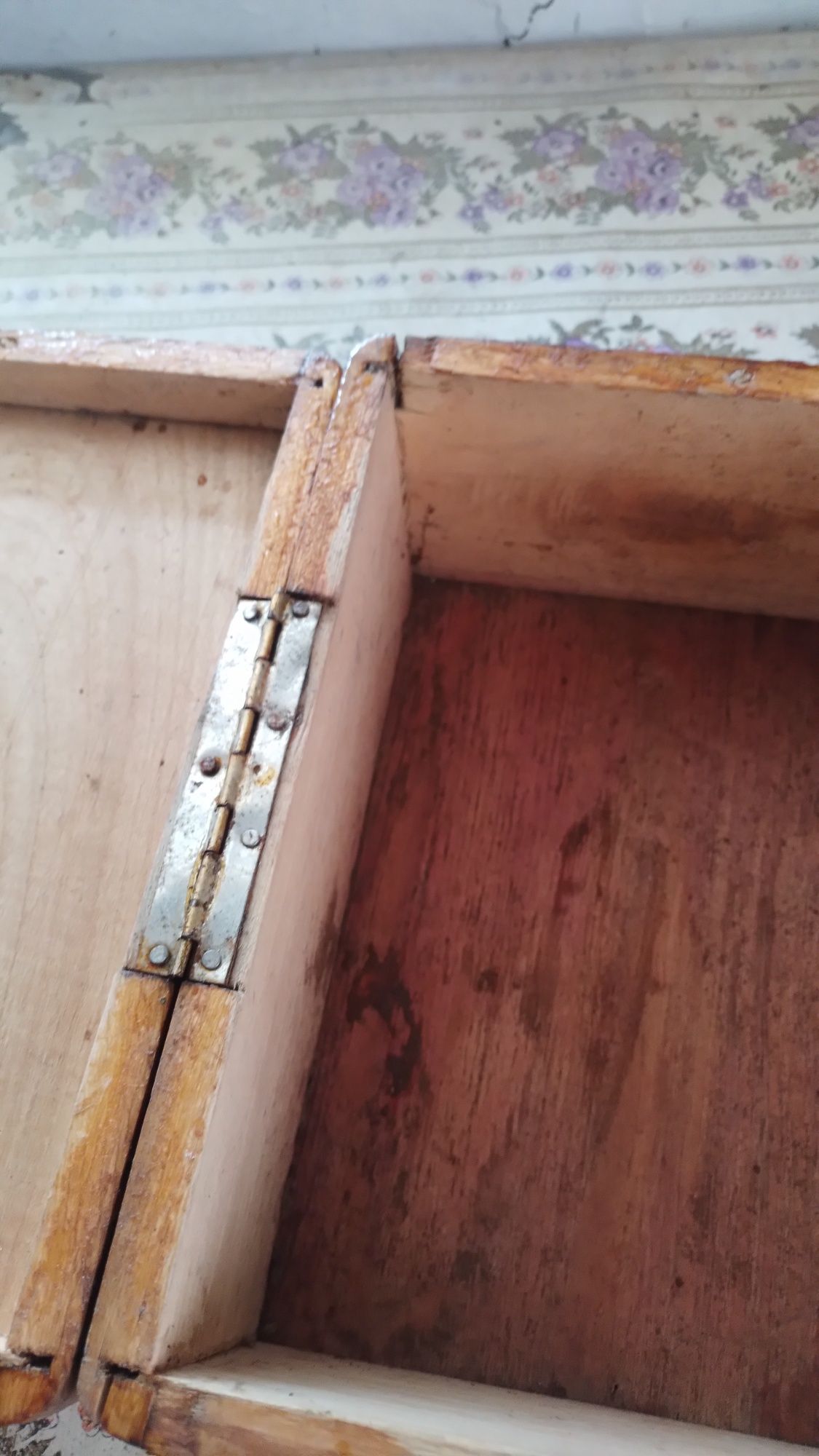 Стара деревяна скринька ручной роботи