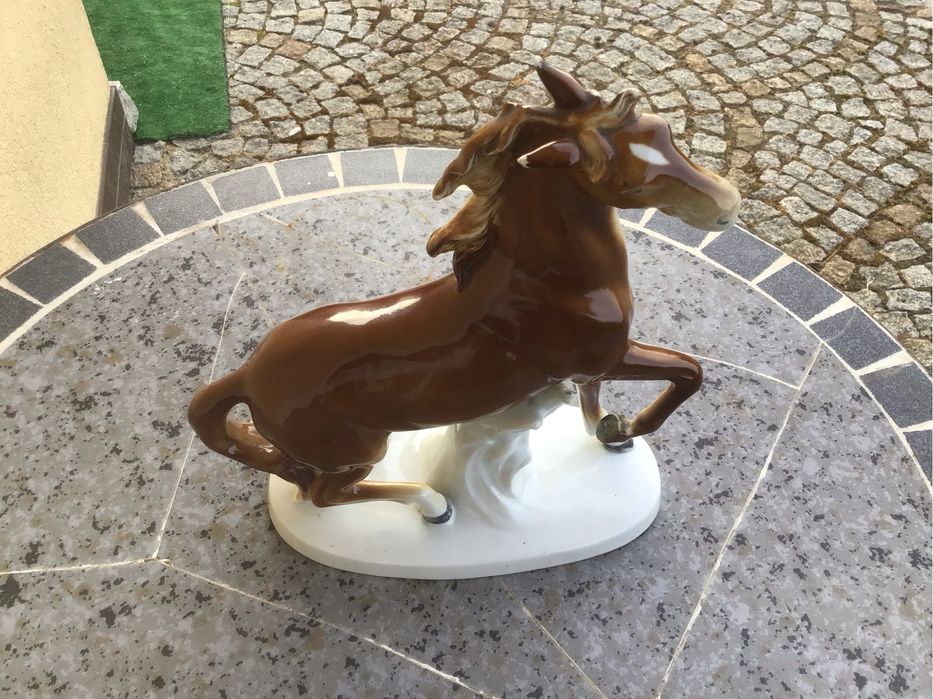 Duza figurka konia