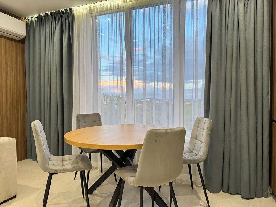 Шикарна двійка з кухнею-студією поблизу центру