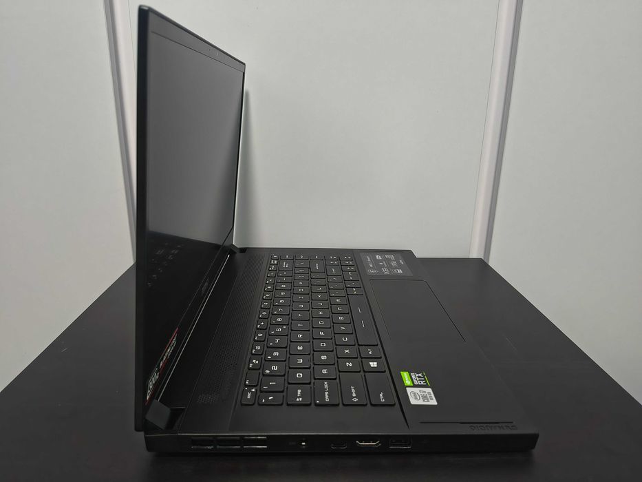 Игровой ноутбук MSI i7 32GB SSD 512GB RTX 2070 Super MaxQ 300Ghz RGB