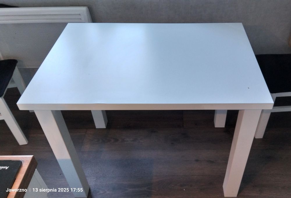 Stół kuchenny biały 100/70 (mam do stołu jeszcze dwa krzesła,)