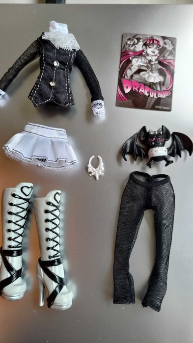 Monster high reel drama Дракулаура, Монстер хай одежда, аксессуары