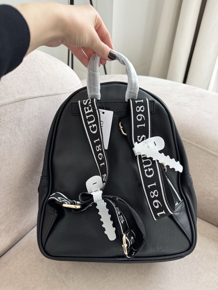 Класичний чорний рюкзак guess haidee