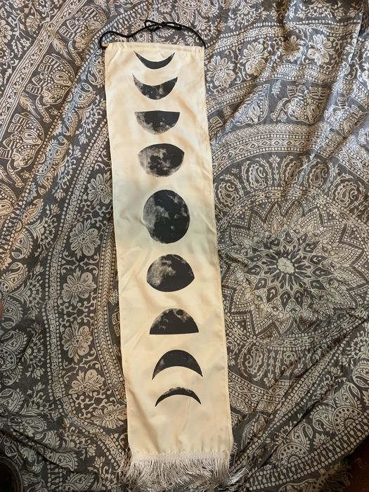 Decoração em tecido com print fases da lua
