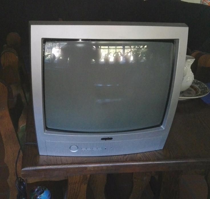 Vende se Tv Sanyo como nova a bom preço.Algum fusível queimado.