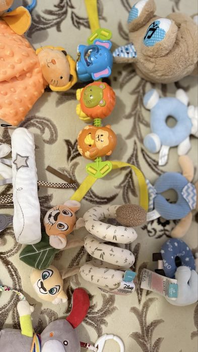 Дитячі іграшки для найменших