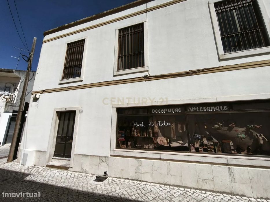 Edifício Moderno em Alenquer - 4 Quartos e 2 Casas de Banho