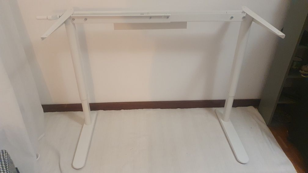 Secretária regulável IKEA
