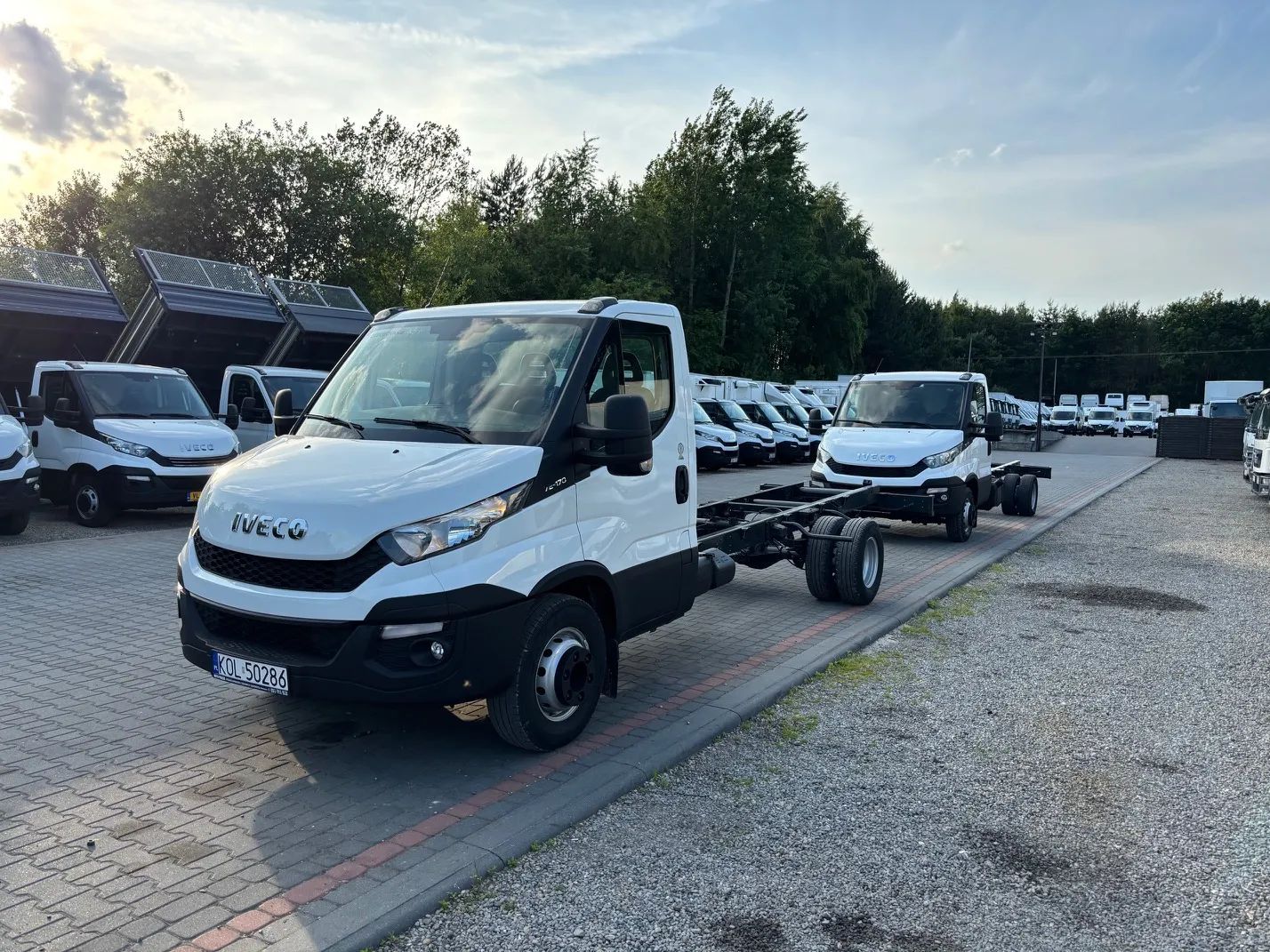 Iveco 70C17,,70C18,,70C15,,72C17,,50C17,,35C17,,35C15  IVECO DAILY 70C17,,72C17,,50C17,,35C17 Podwozie do zabudowy wywrotka