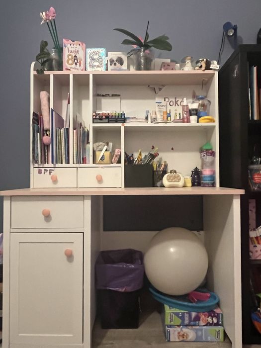 Urocze biurko z nadatawka dla dziewczynki.Odbior osobisty Warszawa.