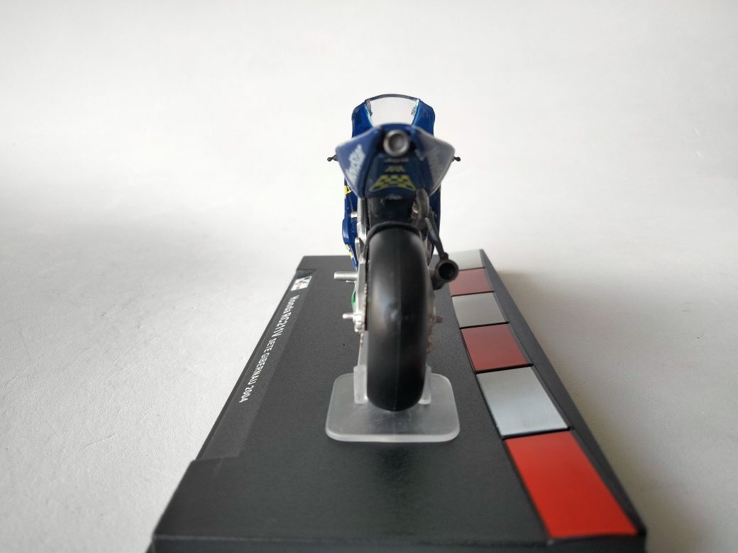 1:24 Honda RC211V #15 - Sete Gibernau (2004)