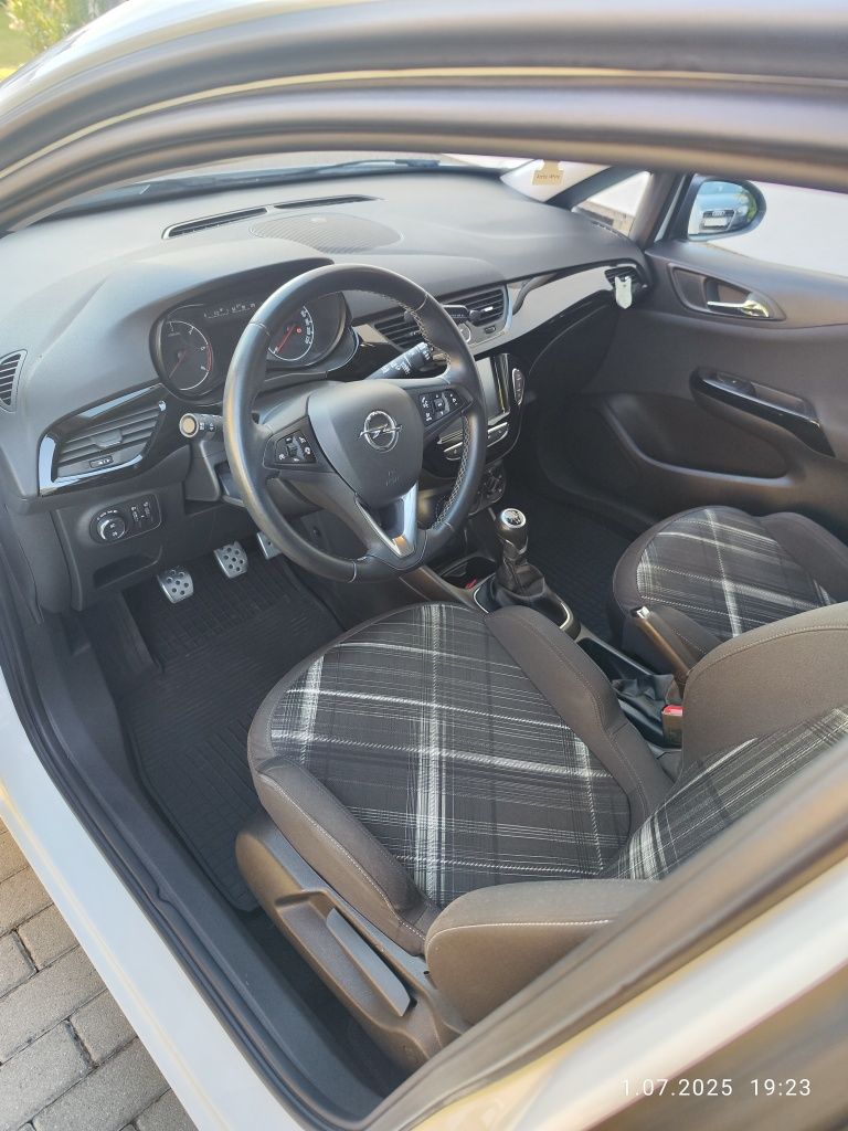 Corsa e  Black Edition