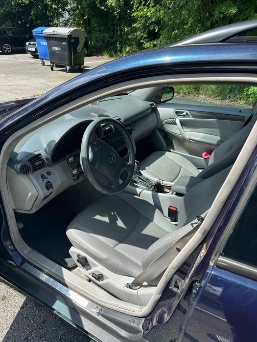 Автомобіль Mersedes-Benz c220 w203