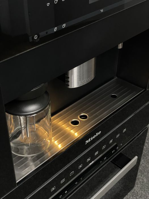 ТОПОВИЙ КОМПЛЕКТ MIELE: Духова шафа СВЧ H 7240 з Кавомашиною CVA 6401