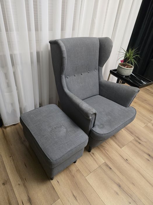 Fotel Uszak Ikea z podnozkiem