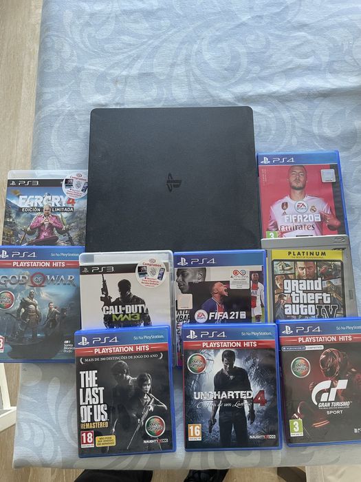Vendo ps4 com jogos