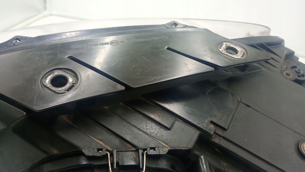 Lampa Prawa bi-xenon skrętny Passat B6 Europa