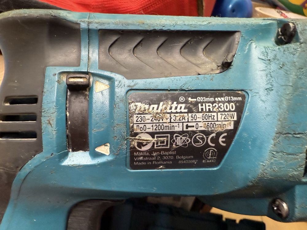 MAKITA HR2300 SDS-PLUS młotkowiertarka z udarem.