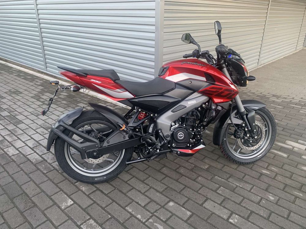 Новий мотоцикл BAJAJ PULSAR NS200, 2024