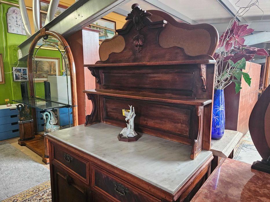 Móvel antigo em madeira e pedra - Com marcas de uso