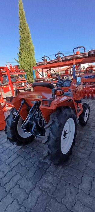 Campanha de Natal: Trator Kubota Bulltra B1-15 + 4 alfaias POUPE 1250€