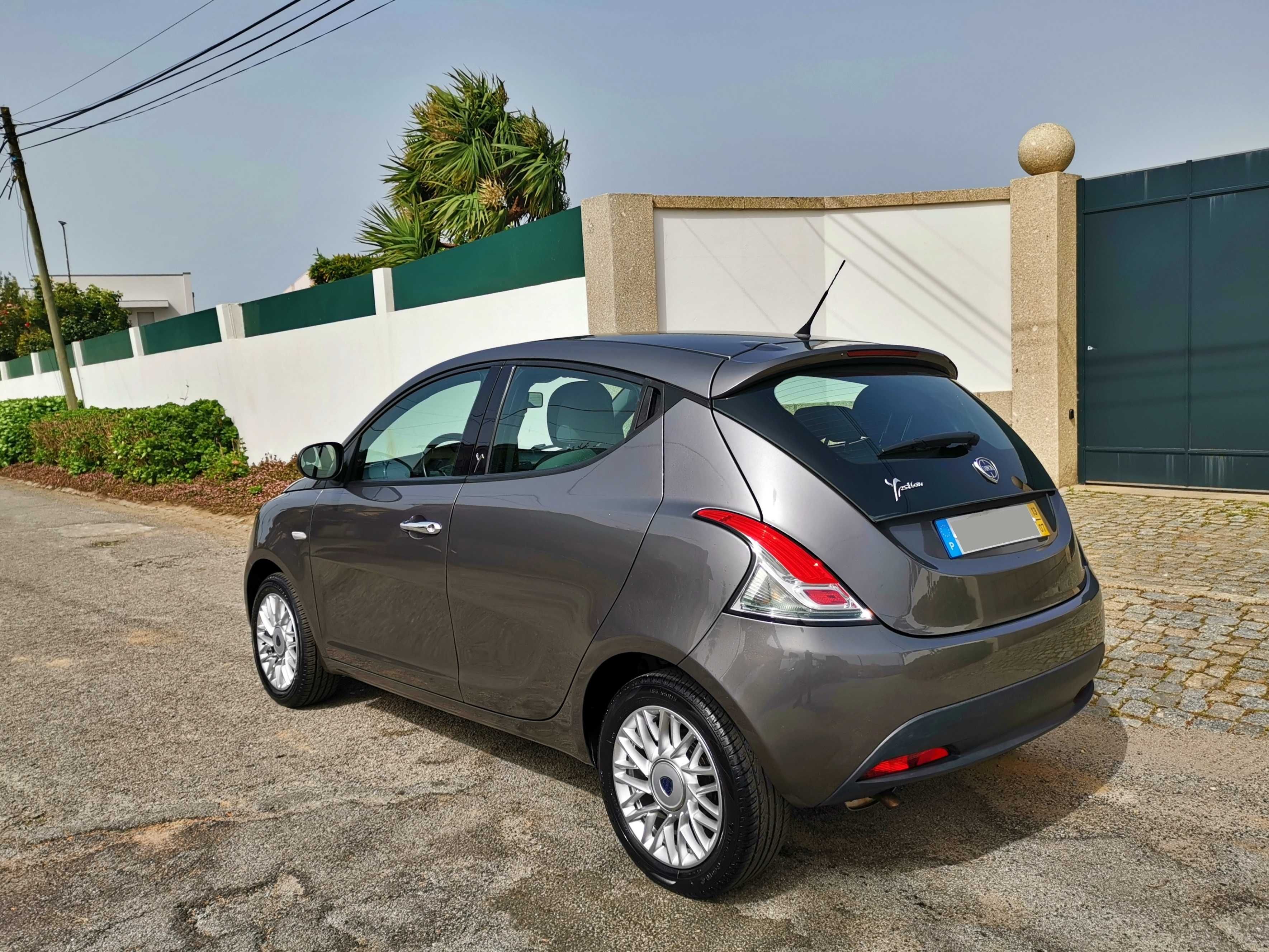 Lancia New Ypsilon 1.2 SS Dynamic Glam Silver