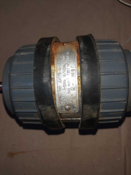 Продаються електродвигуни