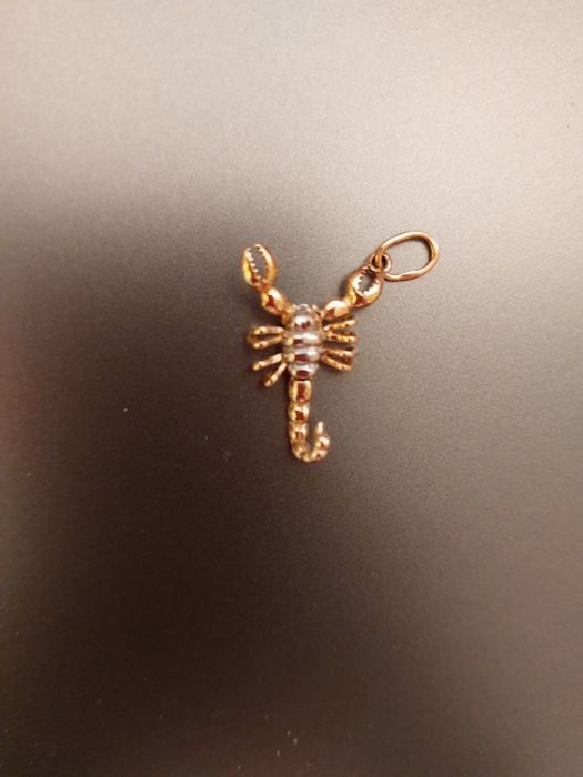 Кулон золото скорпион