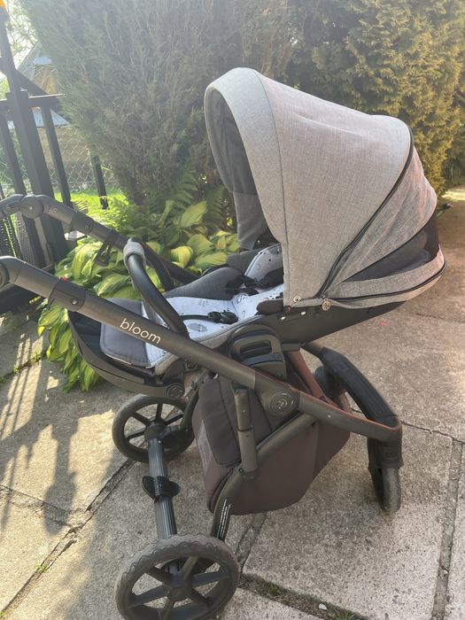 Wózek Roan Bloom 2w1 gondola + spacerowka + adaptery