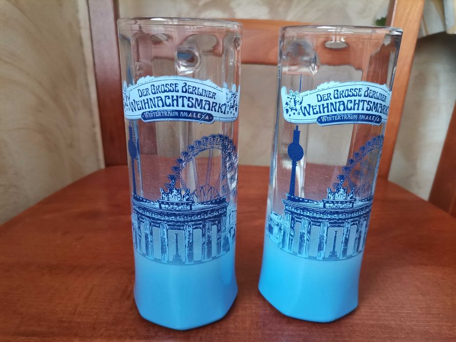 Dwa kufle niebieskie