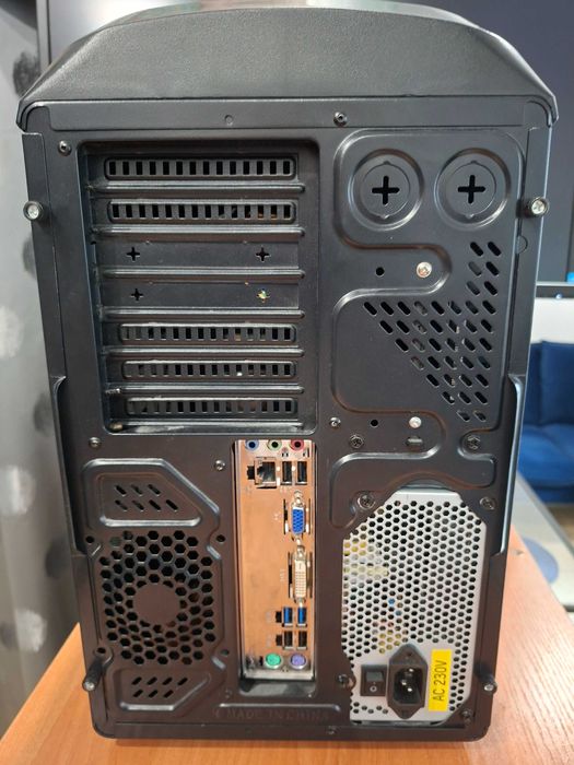 Komputer Intel I5 , SSD , Windows 11