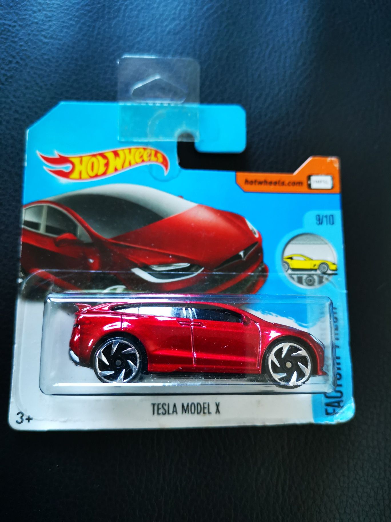 Tesla model X/Y hot wheels novo com portes incluídos