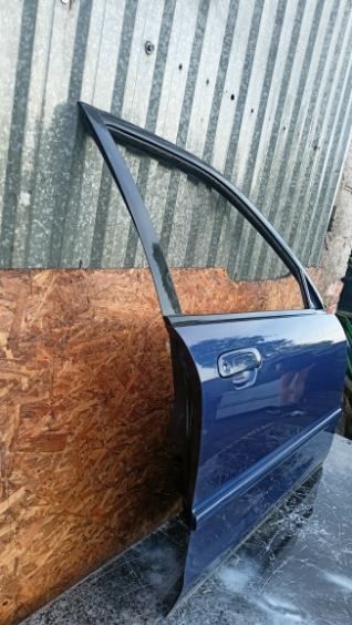 Mazda 323   2002 R drzwi prawy przód