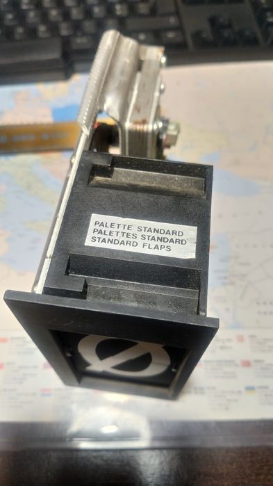 Displays de palhetas, split flap display. Arduino/Raspberry Pi